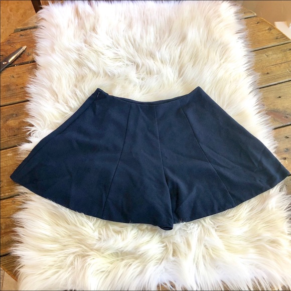 ~Sis • Sis~ Navy flowy shorts. Size Small - Picture 2 of 4